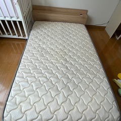 【決まりました】セミダブルベット（マットレス付き）【取りに来られ...