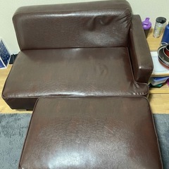 ソファ　枕・スツール付きの画像