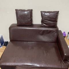 ソファ　枕・スツール付きの画像