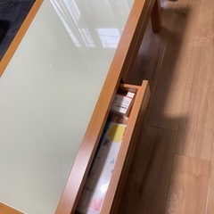 引き出し付きテーブルの画像