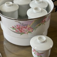 【新品未使用】ホーロー鍋と茶碗蒸しセットの画像