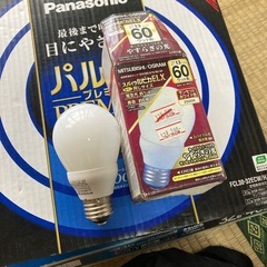 蛍光灯　電球の画像