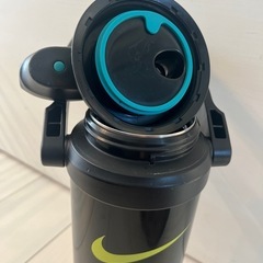 🍀本日5000円⚠️値下げ廃盤NIKE ステンレス水筒　保冷2.5Lの画像