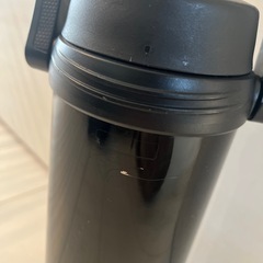 🍀本日5000円⚠️値下げ廃盤NIKE ステンレス水筒　保冷2.5Lの画像