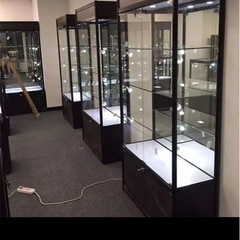 今日夜２０時からショーケースの組み立てを手伝ってくれる方！