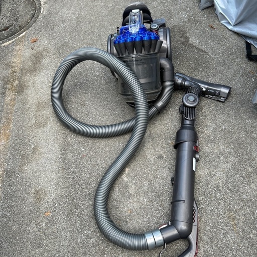 ダイソンサイクロン掃除機\n