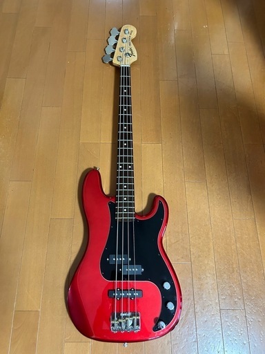 SQUIER PJタイプ
エレキベース