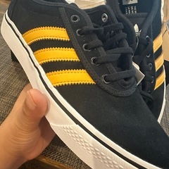 adidasスニーカーEG4288の画像