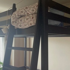 【解体してくださる方限定でお願いします。写真もまだ荷物があり、綺麗でなくすみません。】★綺麗★クイーンサイズのロフトベッドフレーム（IKEA）の画像