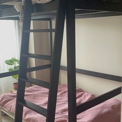 【解体してくださる方限定でお願いします。写真もまだ荷物があり、綺麗でなくすみません。】★綺麗★クイーンサイズのロフトベッドフレーム（IKEA）の画像
