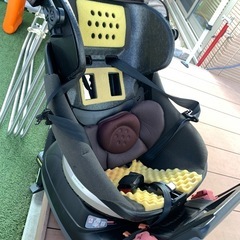 Combi チャイルドシート　中古　清掃、洗濯済の画像