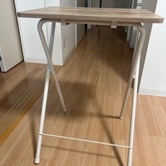 折りたたみテーブルの画像