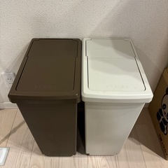 【美品】ゴミ箱２つセット　無料でお譲り致します！の画像