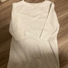 GU白トップス
