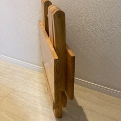 木製折りたたみテーブルの画像