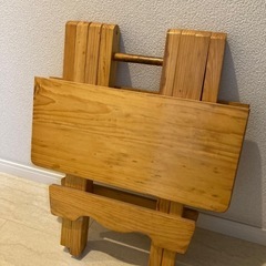 木製折りたたみテーブルの画像