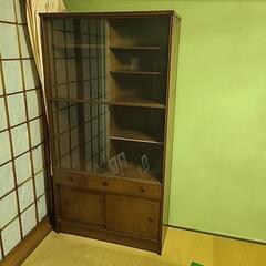 タンスと本棚の画像