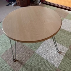 折りたたみテーブルの画像