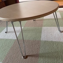 折りたたみテーブルの画像