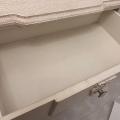 希少！！BLANC D'IVOIREサイドテーブル　アイボリー　サラグレース フランスパリ発のインテリアメゾンBlanc d'Ivoireの美しい家具の
