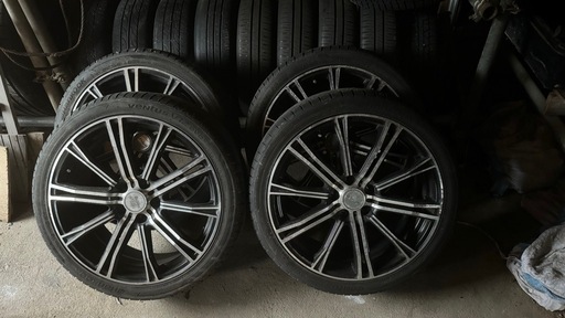 タイヤホイールセット　19インチ ノアヴォクシー