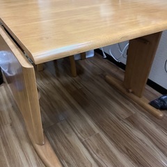 ダイニングテーブルの画像