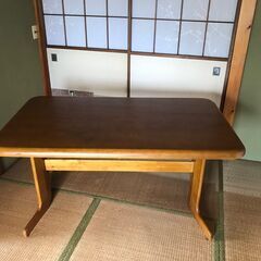 テーブル