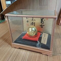 人形ケース（だるま人形付き）の画像