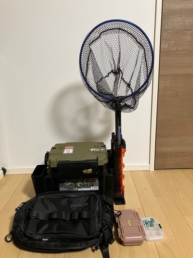 タックルボックス、ロッドスタンド✖️2、タモの柄、カバン等