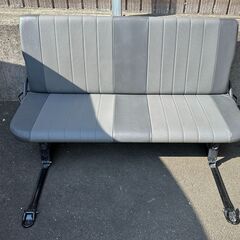 日産バネットの後部座席