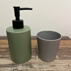 H&M home ソープディスペンサー&コップの画像
