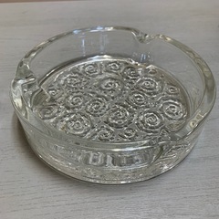 昭和レトロな灰皿2個セット　中 約18cm 大　21cmの画像