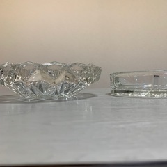 昭和レトロな灰皿2個セット　中 約18cm 大　21cmの画像