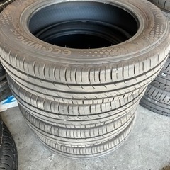車のパーツ タイヤ、ホイール