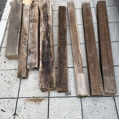 古い枕木？古材　角材など差し上げます。