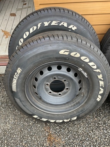 ハイエースタイヤホイール