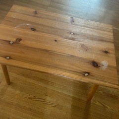 サリュ　テーブル　の画像