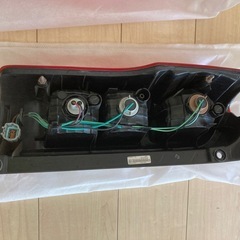 NV350 キャラバン DX 純正テールランプユニット　左右セットの画像
