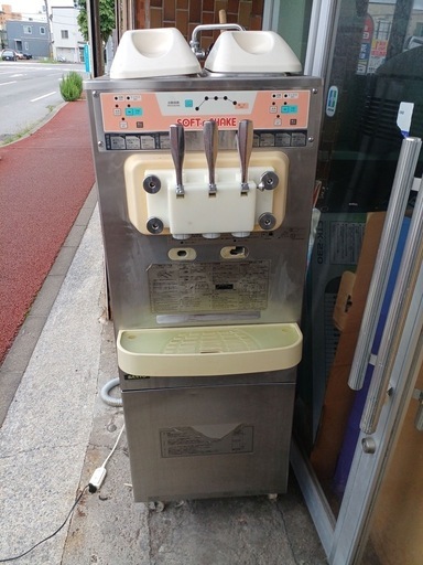 アース万代店　サンヨー　 ソフトクリームフリーザー SSF-M440P