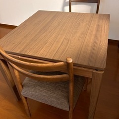 （譲渡先決まりました）ダイニングテーブル（専用こたつ布団）