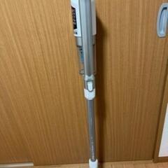 掃除機、ハンガーラック、椅子
