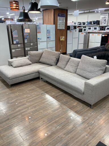 お値下げしました！Molteni コーナーソファのご紹介です！！