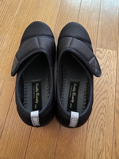 新品マジックテープ式シューズ