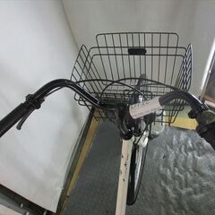 D712　★限定特価★ 中古自転車 【　27インチ　軽快車　白　LEDオートライト 】の画像