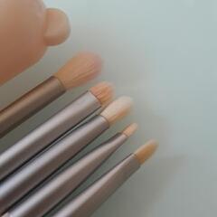 ケース付きメイクアップブラシの画像