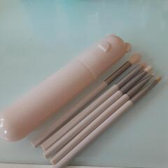 ケース付きメイクアップブラシ