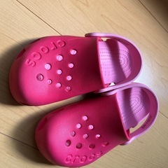 子供crocsの画像