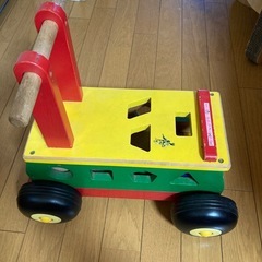 アンパンマン号と積み木の乗るおもちゃの画像