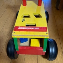 アンパンマン号と積み木の乗るおもちゃの画像