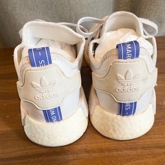adidas nmd R1の画像